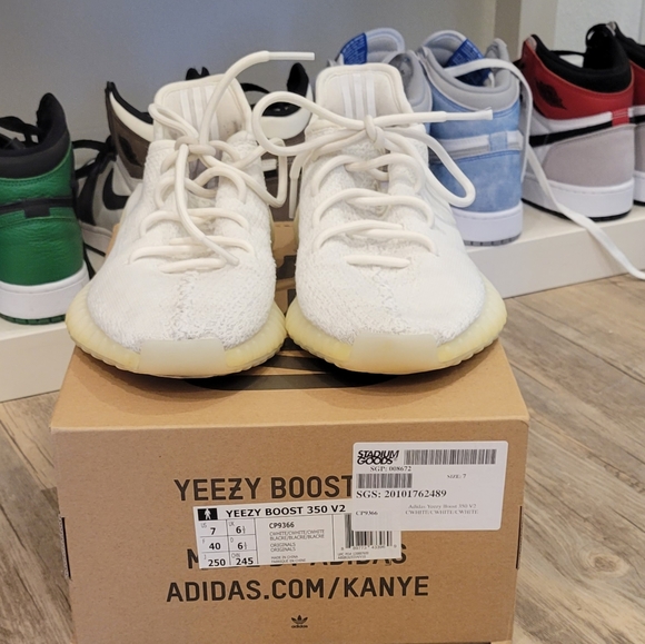 ***SOLD***Adidas Yeezy Boost 350 350s V2 Cream Triple White - Picture 4 of 5